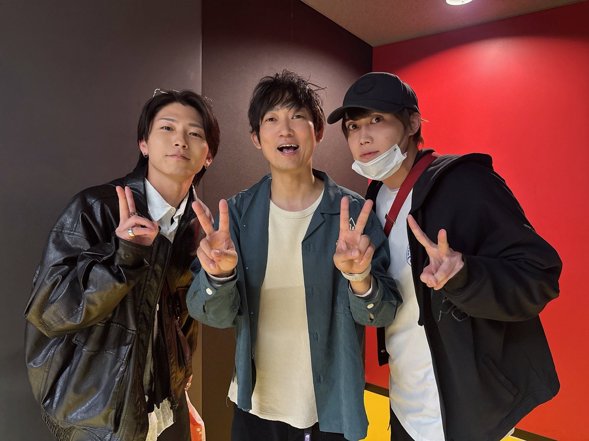 hayatedance0211's tweet photo. 石田さんのライブ見てきました！
人生初お笑いライブめちゃくちゃ面白かった。
そしてみんなにも会えました🕺 https://t.co/FDwtUvXgIQ