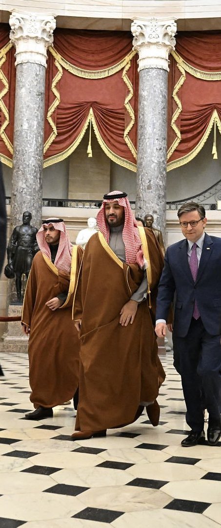 KING_MBS_'s tweet image. جانب من وصول سمو ولي العهد إلى الكونغرس