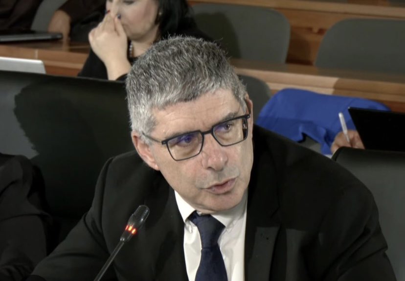 zizipho50's tweet image. I think Senior Counsel did not sleep preparing for this cross examination with Brown🔥🔥😅He is calm, well prepared.