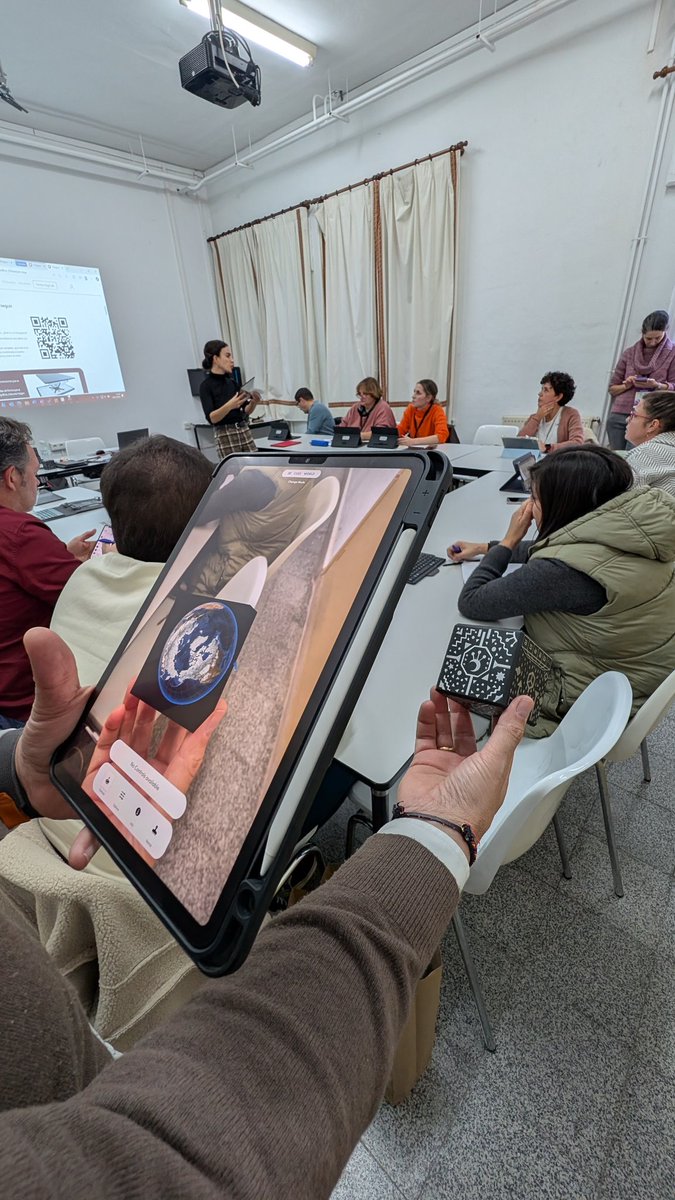 adfeinnovated's tweet photo. 🟣🟡IV Jornada #AdFE🔵🔴

Taller 3 "Proyecto DigiCraft: actividades en el AdF" a cargo de la Fundación Vodafone.

#IVJornadaAdFE https://t.co/xLFySSDLDM