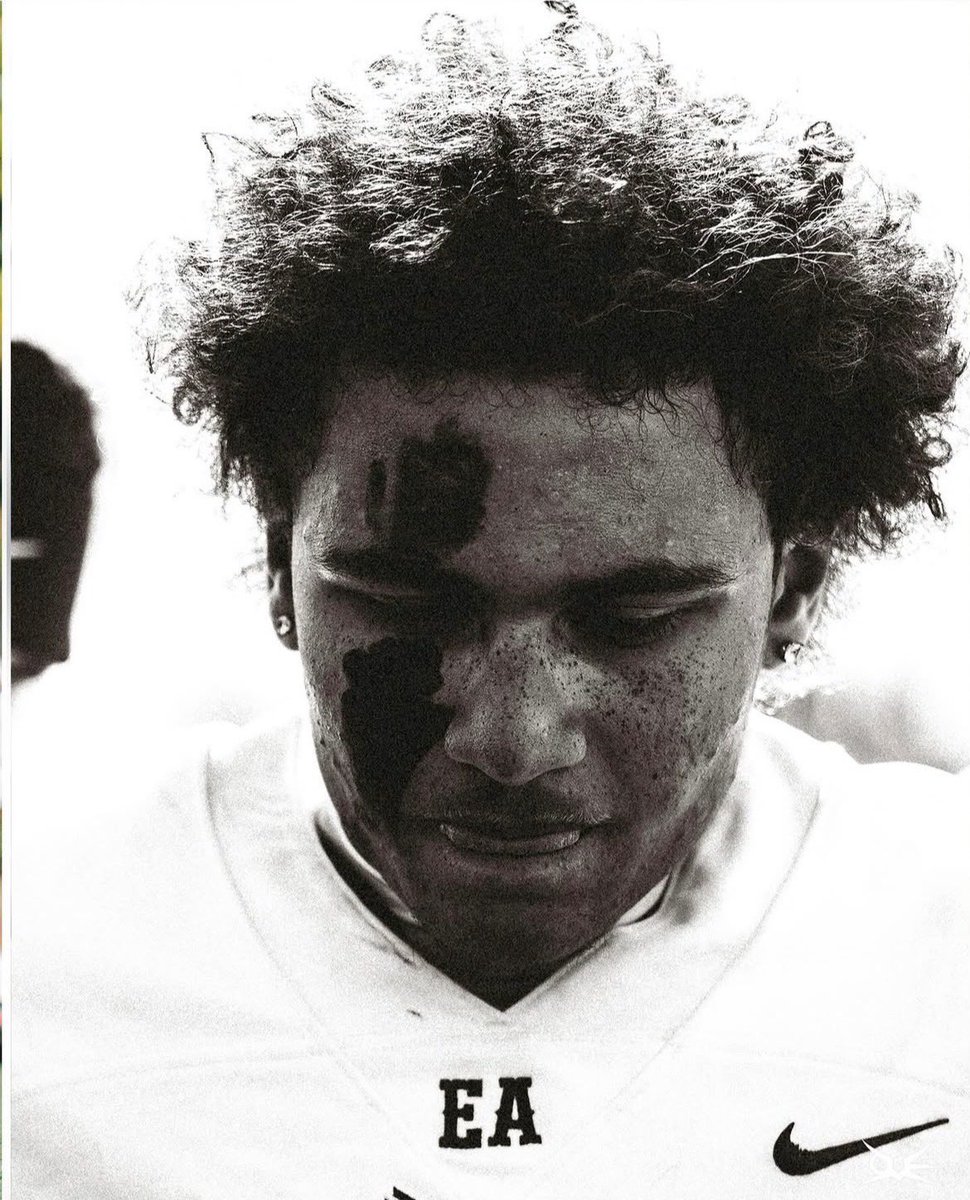 Josiahb5_'s tweet image. Blessed and Thankful for this amazing year🤲🏻 Full Junior Szn Tape up now🧞‍♂️ @Chadellis91 @Coach_Reggie1 @JLRealest @AACultureInc @eagleacademyfb
@coachjayo_ @CoachEugene10 @CoachTJ21
@BrianHawkins4 @PrepRedzone @JeffBigDreamerH
@specamps 

hudl.com/v/2SuHE8