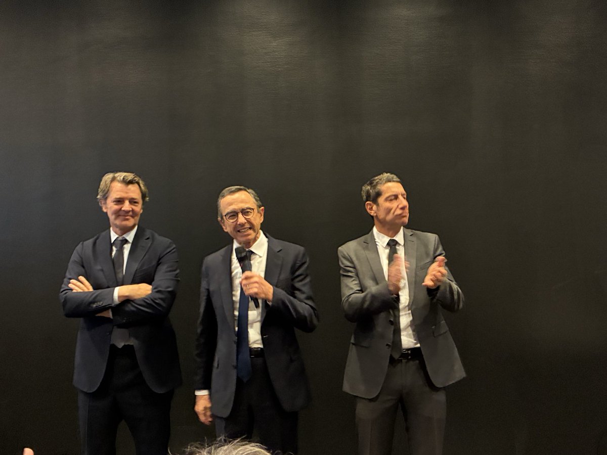 vgruau's tweet photo. Invitation des maires par @BrunoRetailleau, dans le cadre du congrès des maires. 
« Je suis pour la France Communale » nous a dit le President @lesRepublicains 

@davidlisnard, President de l’AMF, a soutenu les maires qui sont le socle stable d’une république sous tension. https://t.co/DoNTgsl1ab