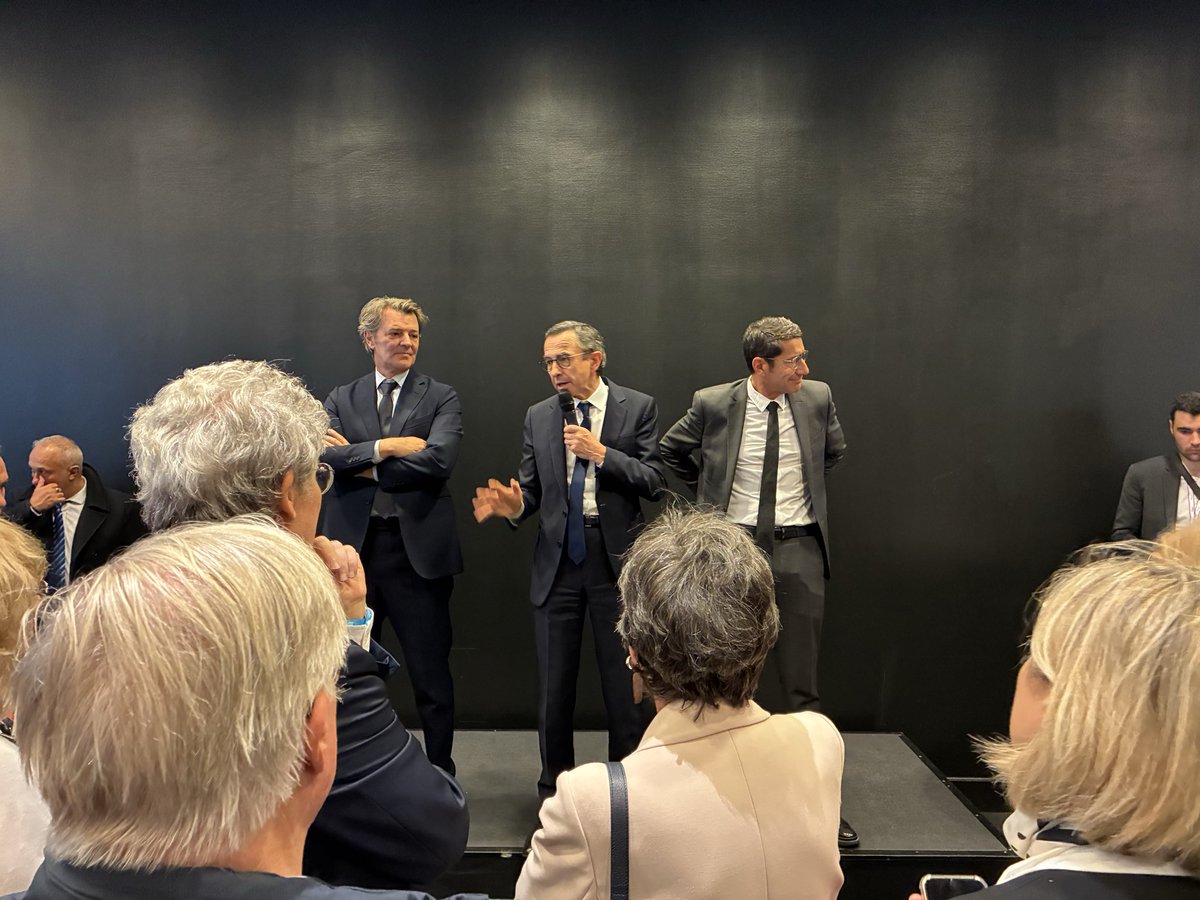 vgruau's tweet photo. Invitation des maires par @BrunoRetailleau, dans le cadre du congrès des maires. 
« Je suis pour la France Communale » nous a dit le President @lesRepublicains 

@davidlisnard, President de l’AMF, a soutenu les maires qui sont le socle stable d’une république sous tension. https://t.co/DoNTgsl1ab