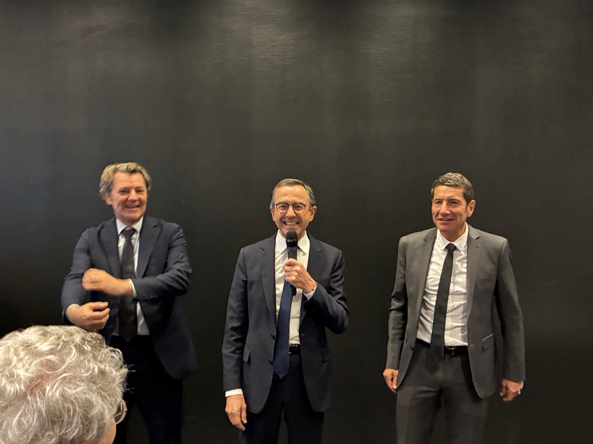 vgruau's tweet photo. Invitation des maires par @BrunoRetailleau, dans le cadre du congrès des maires. 
« Je suis pour la France Communale » nous a dit le President @lesRepublicains 

@davidlisnard, President de l’AMF, a soutenu les maires qui sont le socle stable d’une république sous tension. https://t.co/DoNTgsl1ab