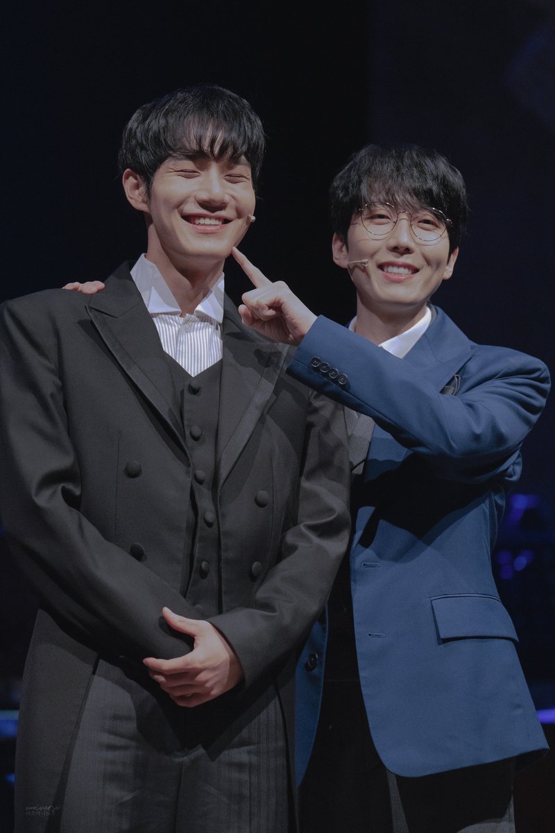 moonandyou_pic's tweet image. 251119 뮤지컬 라흐마니노프 X YES24 그래마니노프

라흐마니노프 #임준혁 
니콜라이 달 #김재범

당신은 이미 볼콕 받는 사람입니다 👈🏻,^-^,