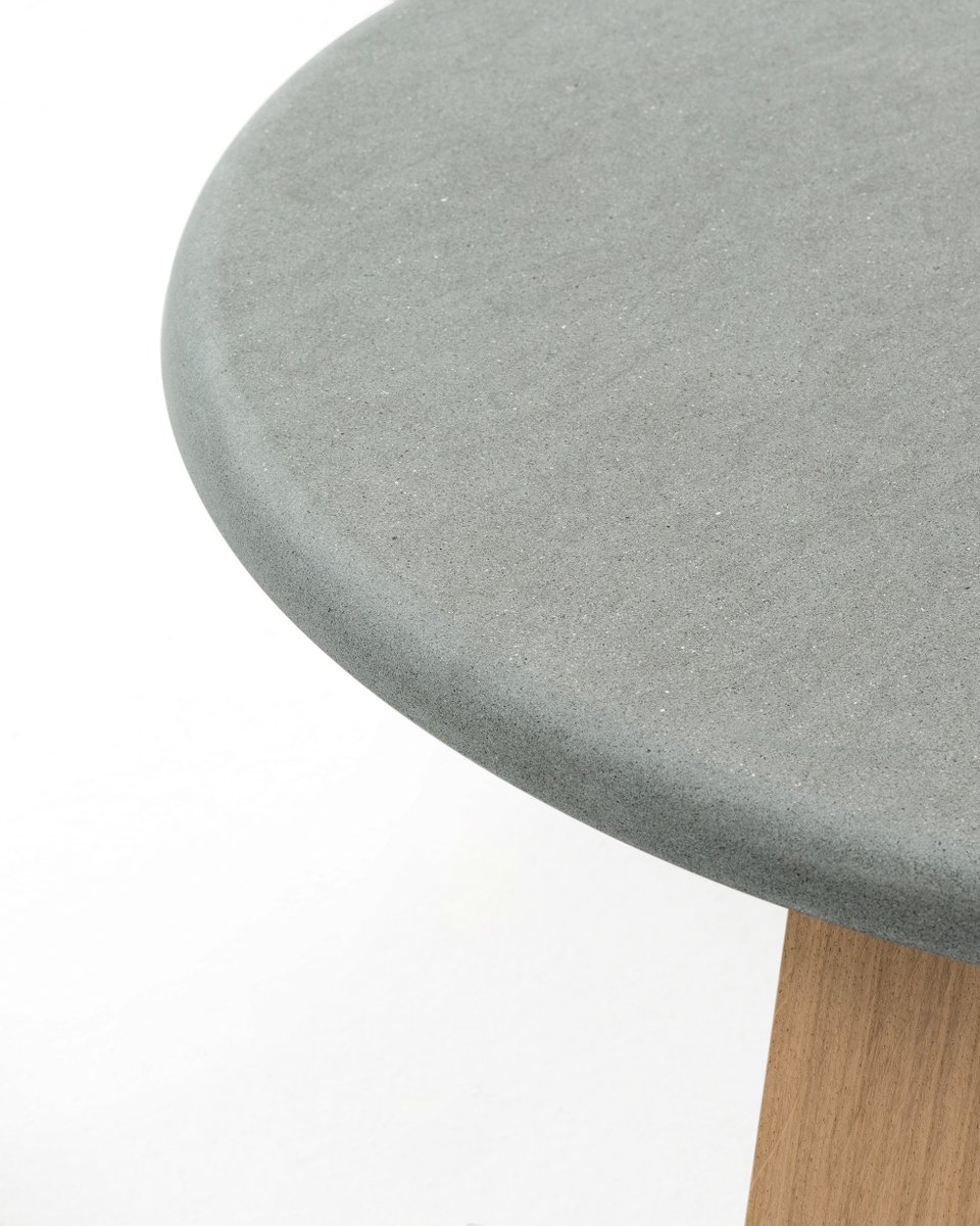 A collection that gets value in many interior design styles.

Discover MAYA COFFEE TABLE: bit.ly/3PdWwbT

#discipline #madeinitaly #design #interiordesign #metal #sustainable #natural #living #disciplinedesign #interiorarchitecture #designlovers #decoration #accessories