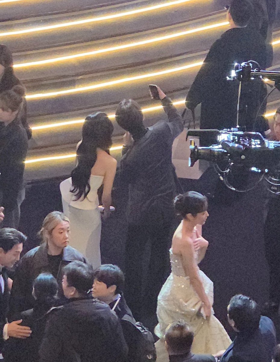 KowaiYume22's tweet image. When will we get to see this Minju and Jinyoung selca 😭
Whoever captured this moment 🫶