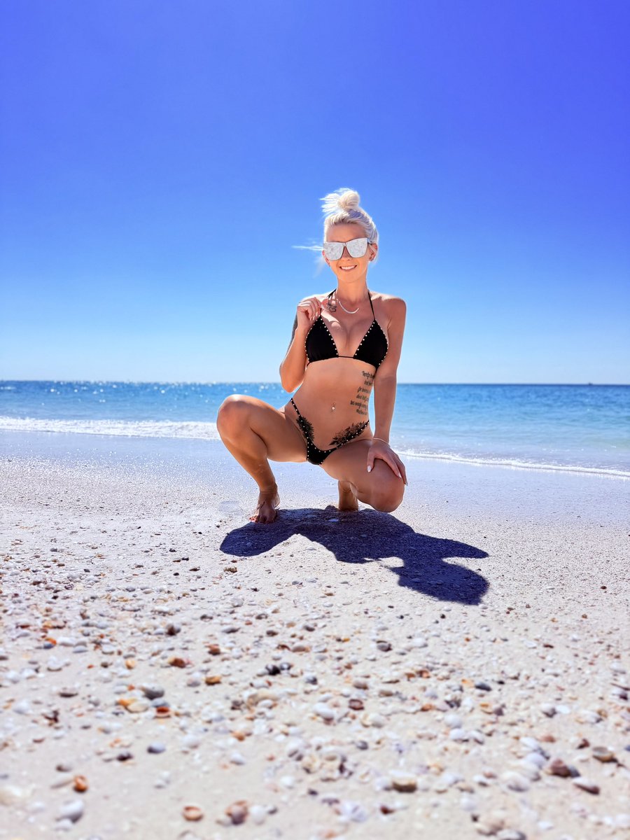 Who else is thankful for Florida weather 💕 Keeps me in a bikini year round