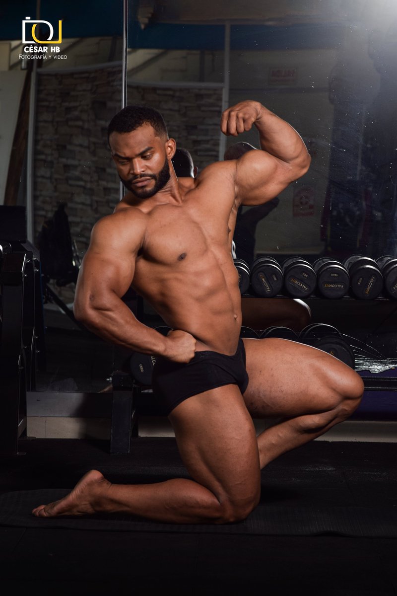 cesarhbfoto's tweet photo. La luz cae mejor cuando sabes cómo posar.
Fotografía masculina que despierta deseos… y captura tu lado más intenso. 📸🔥
#MalePhotography #GayVibes #FotoSexy #OnlyMen #FotografíaMasculina #LGBTQ+ #BodyAesthetics #CesarHBfotografia https://t.co/lauAVy4qj8