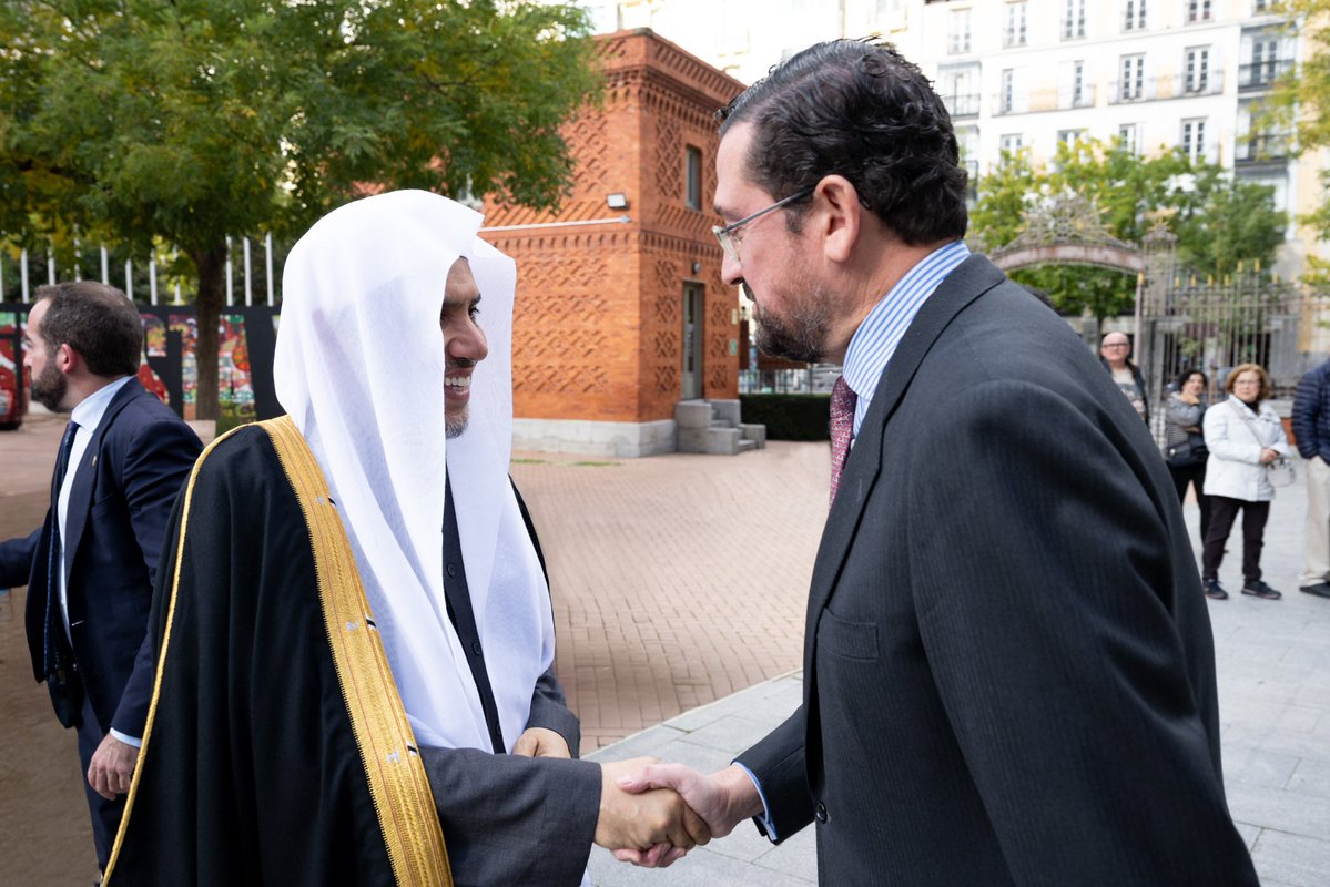 MWLOrg_en's tweet image. This morning:

In Madrid, Casa Árabe—one of Europe’s leading research centers and an institution affiliated with the Spanish Ministry of Foreign Affairs—hosted H.E. Sheikh Dr. #MohammedAlissa @MhmdAlissa, Secretary-General of the Muslim World League (MWL) and Chairman of the…