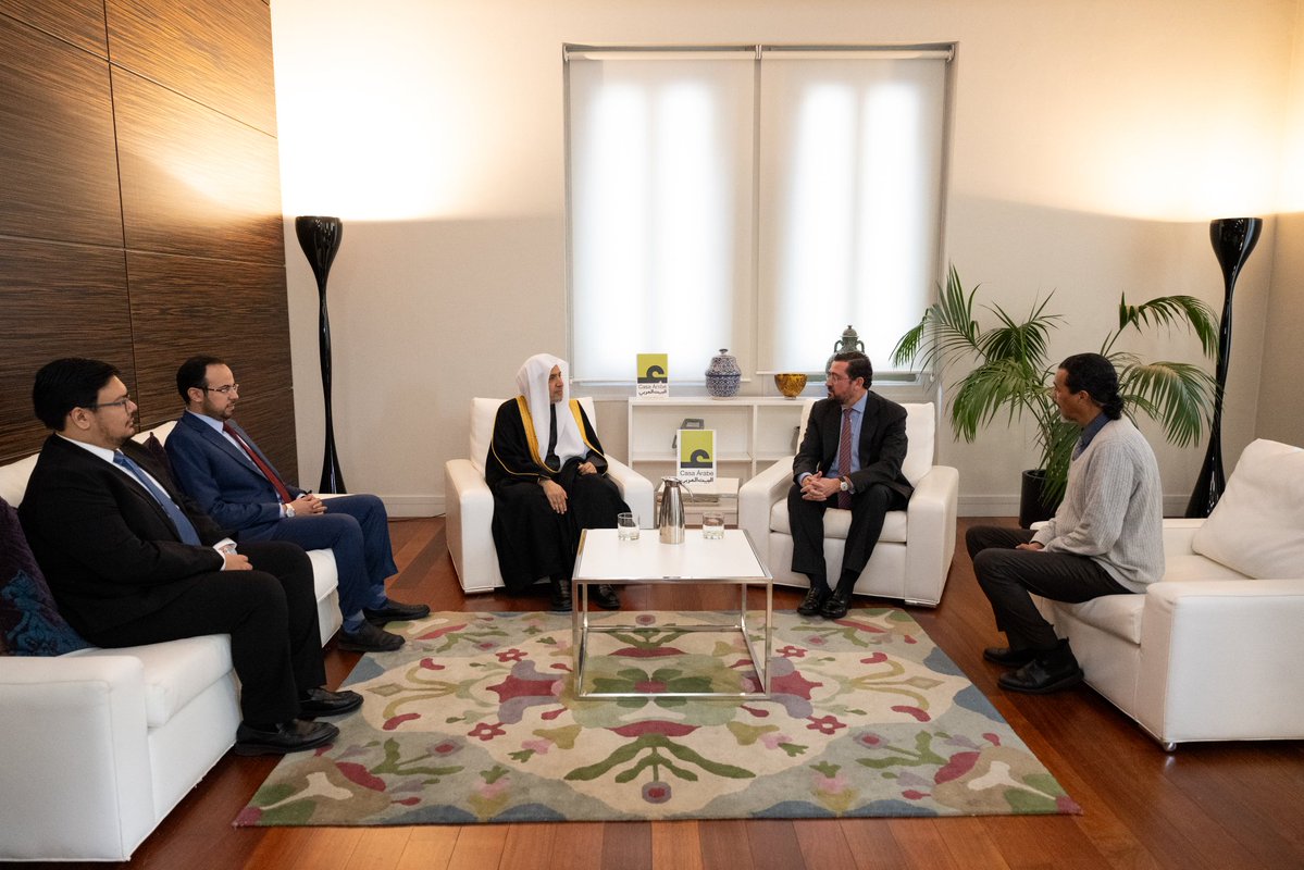 MWLOrg_en's tweet image. This morning:

In Madrid, Casa Árabe—one of Europe’s leading research centers and an institution affiliated with the Spanish Ministry of Foreign Affairs—hosted H.E. Sheikh Dr. #MohammedAlissa @MhmdAlissa, Secretary-General of the Muslim World League (MWL) and Chairman of the…