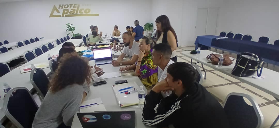 MdialaPonsVzque's tweet image. #DÍAINTERNACIONALDELAMUJEREMPRENDEDORA
Muchas Felicidades a todos, en espcecial a las mujeres emprendedoras de la comunidad San José,  Jirep Tienda, a MariasCake de  Las Tunas por hacer realidad sus sueños y demostrar la valía de la mujer cubana.
#SiPodemos
#JovenClubTeConecta