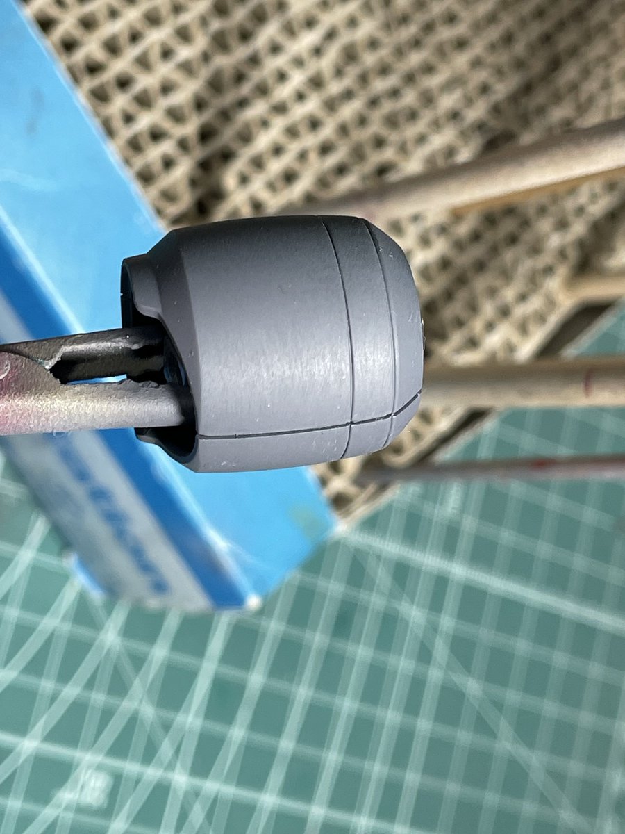 今日はくし打ちまでの牛歩進捗🐮
腕の白いラインをケープでの下地剥がしをしてみたいのだ👀✨