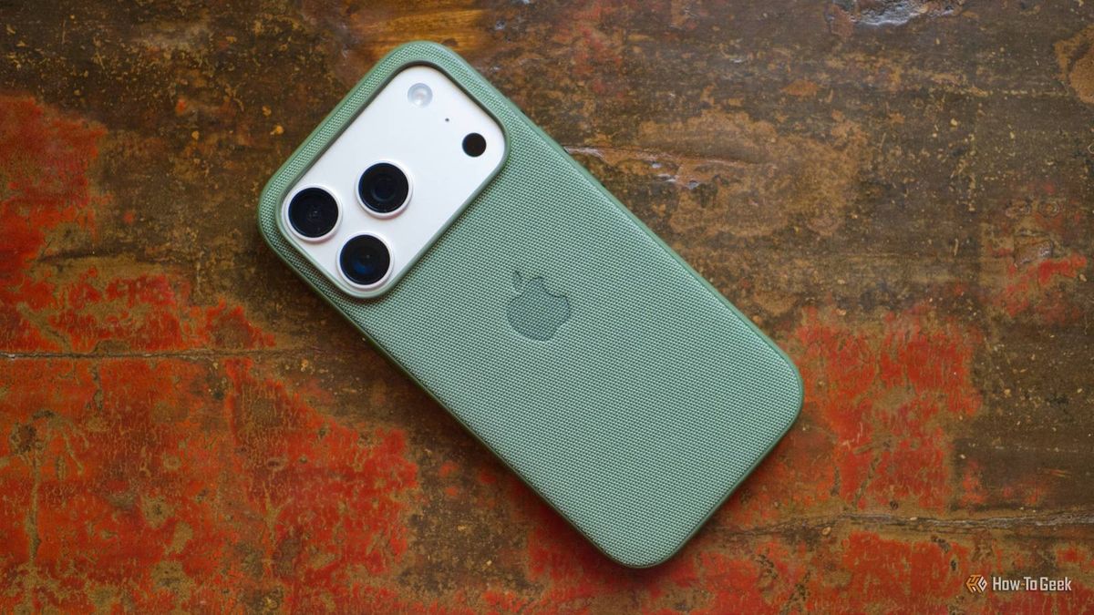 howtogeek's tweet image. The hard truth about your phone case
bit.ly/3JTP4UL