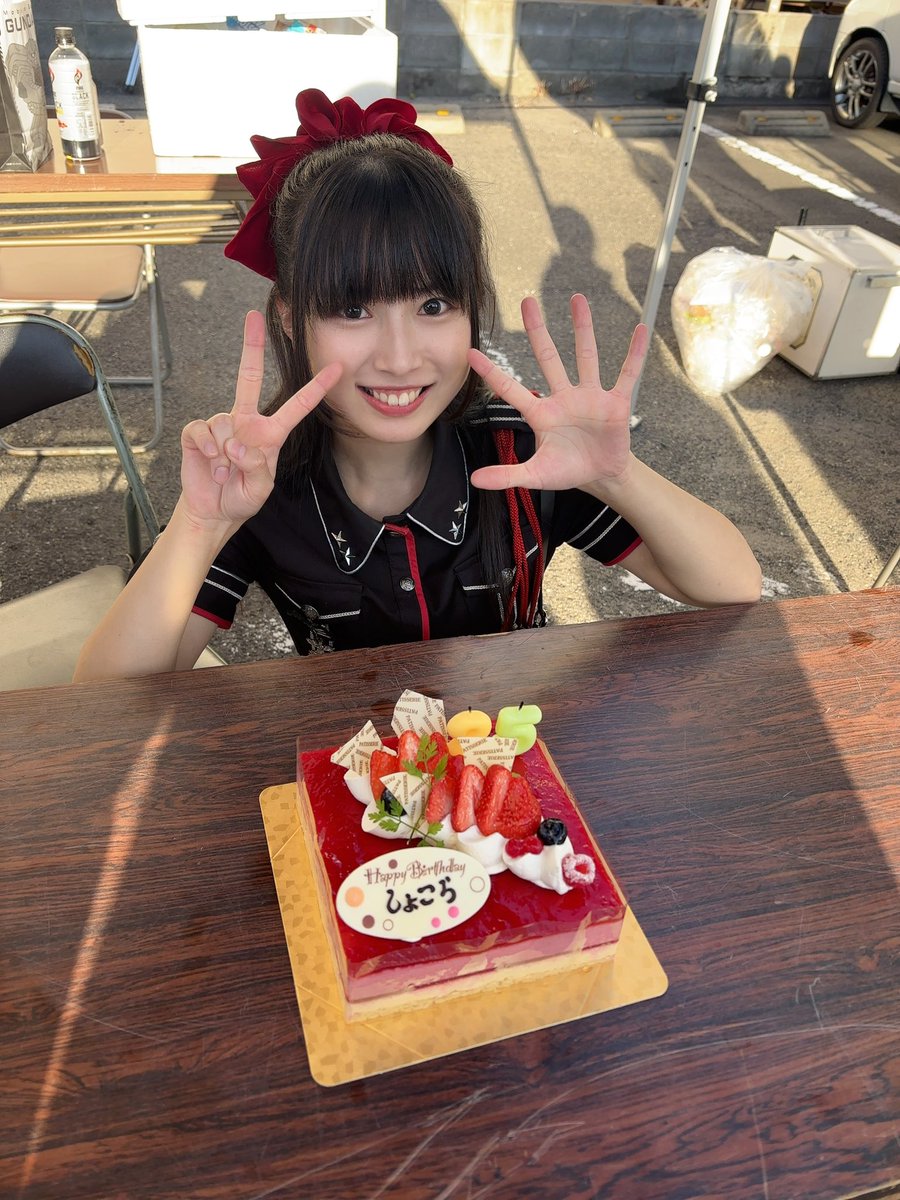 shocora_hppp's tweet photo. しょこら産まれました👶
たくさんの方に支えていただきながら今日25歳を迎えることが出来ました!
25歳はもっといろんな顔のしょこらをお見せできるように精進します🔥
これからも応援よろしくお願いします🙇♀️
#しょこらだよぉ #00line #HappyBirthday https://t.co/dMIt6FcDPR