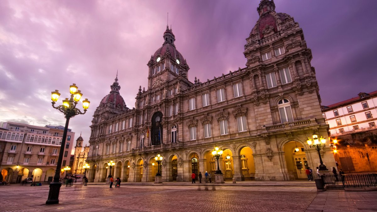 EspanaEnLatam's tweet image. Ourense, Pontevedra, A Coruña, Santiago y Lugo se visten de otoño. 🍂 
La historia y la arquitectura brillan entre calles de piedra, plazas acogedoras y una atmósfera tranquila que invita a pasear.

#VisitaEspaña #España #Galicia #TurismoUrbano #ThinkYouKnowSpain