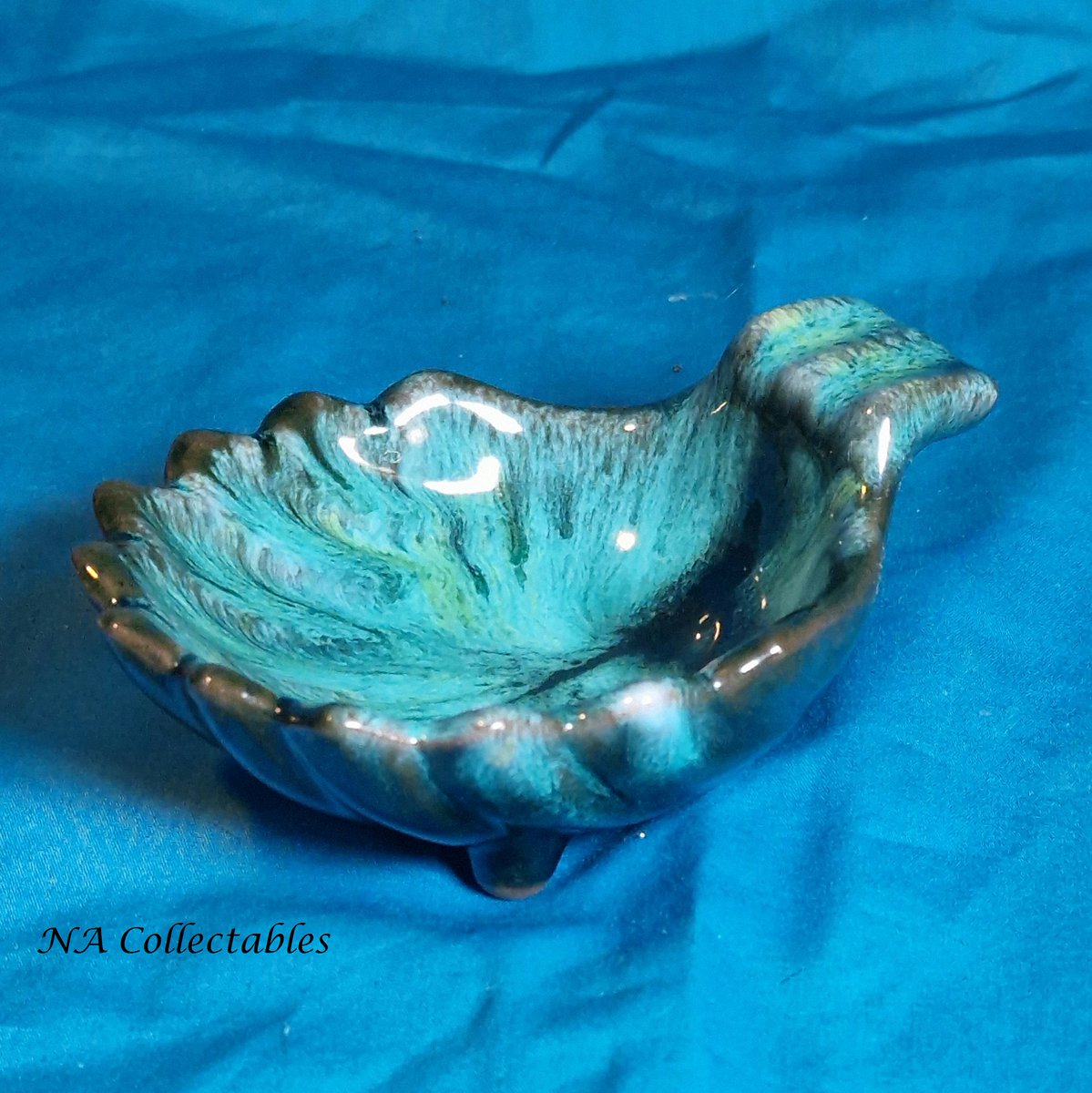 nacollectables's tweet photo. This Canadian, Barton ware piece, originally made as an ashtray, would make a super trinket dish! Lovely shell shape and coloured glazes.
https://t.co/lkIi5lTstz
@EverRotating #vintageshowandsell #ChristmasGiftIdeas #trinketdish #ashtray #BartonWare https://t.co/EzZ6oetaTw
