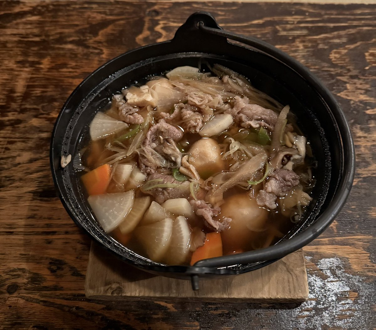 4f48kpMjSS8hjPt's tweet image. 25/11/19 林部智史の＂あいたいラジオ＂
寒い日々は部屋中加湿対策して風邪予防必須〜
ふつおた…4年前の同僚にバッタリ😍声をかけられ思い出が蘇ったlistnerさん林部さんは❓答えはradikoで〜『遥か』〜困り事…寒くなり飼い猫が布団の中に入ってきて寝不足気味〜『ひまわり』〜来年🔟th Anniversary