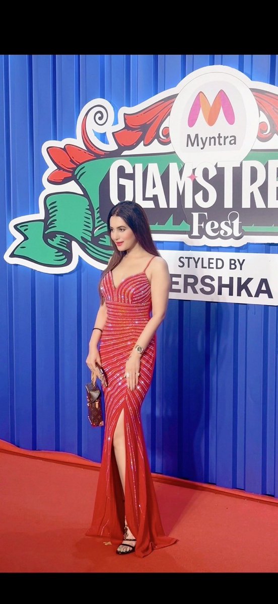 AnusmritiSarkar's tweet image. Red carpet ❤️✨🧿🧿

#Events #Wednesdayvibe