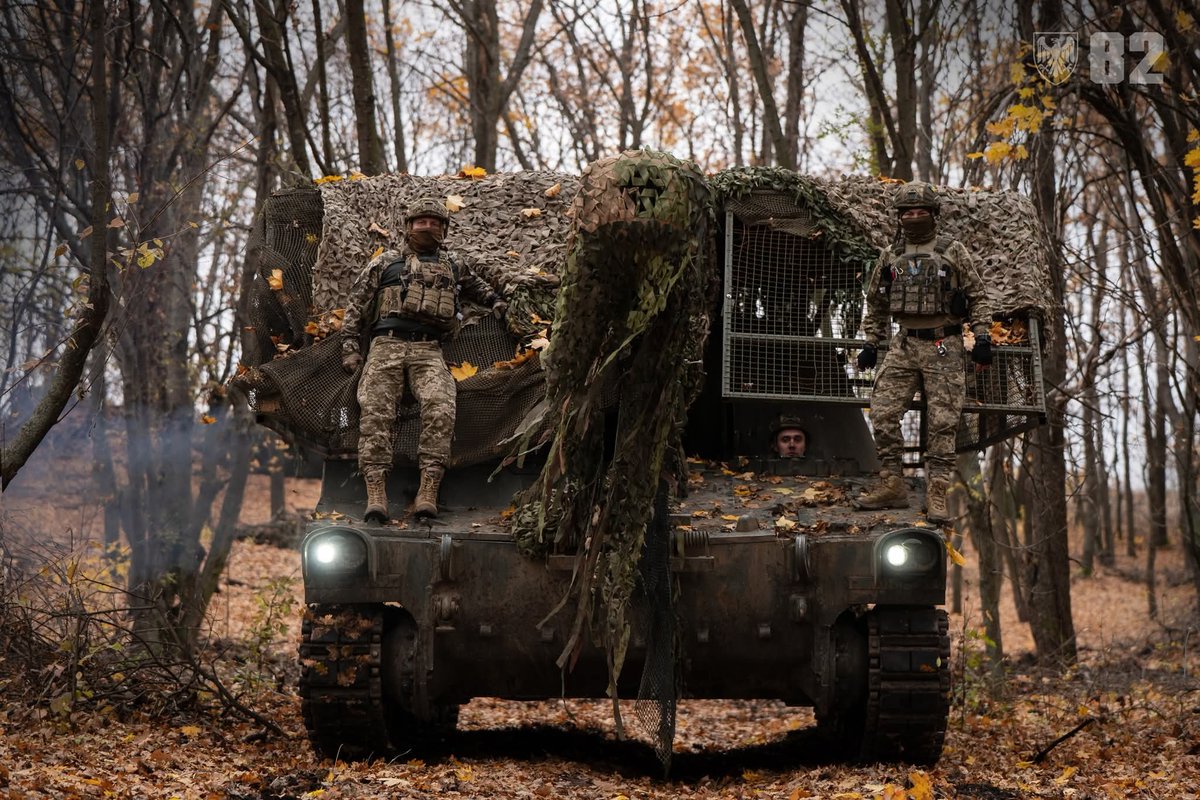 DefenceU's tweet image. 🇺🇸-made Paladin howitzer in service with #UAarmy has proven its effectiveness in battle. Accurate, simple, reliable. It works fast and strikes precisely.
This is artillery that doesn’t fail and destroys the enemy every day.

📷: 82nd Air Assault Brigade