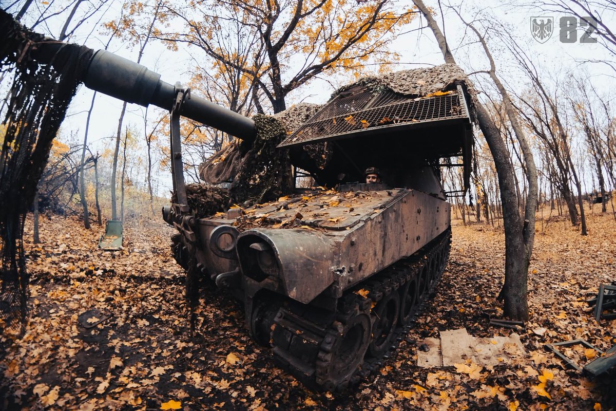 DefenceU's tweet image. 🇺🇸-made Paladin howitzer in service with #UAarmy has proven its effectiveness in battle. Accurate, simple, reliable. It works fast and strikes precisely.
This is artillery that doesn’t fail and destroys the enemy every day.

📷: 82nd Air Assault Brigade