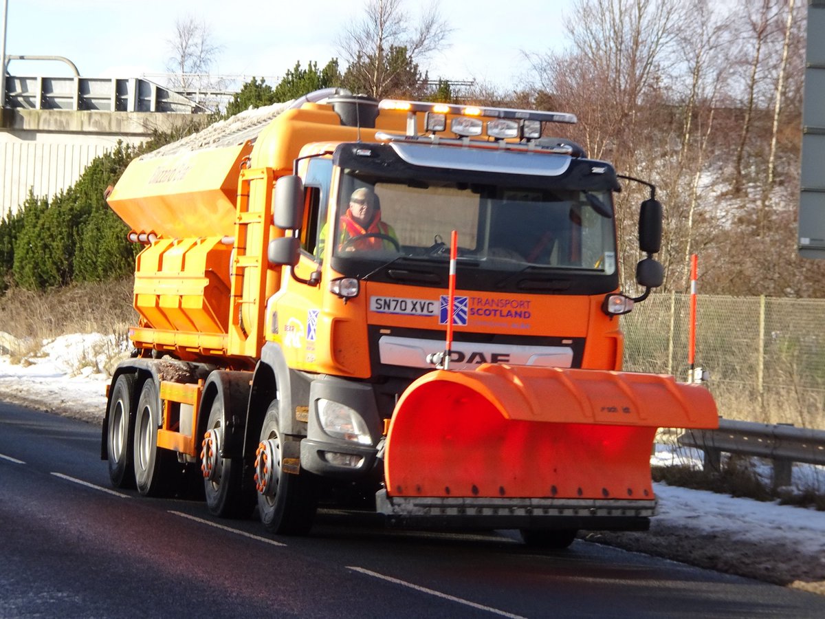 SETrunkRoads's tweet photo. ❄️ Road surface temperatures will be low tonight across the South East trunk road unit with snow expected

🚛 44 gritters will be out pre-treating the roads this even and 31 gritters out patrolling overnight

➡️ https://t.co/6fHScaQhJn

@transcotland

#DriveSafe #ReadyForWinter https://t.co/SOItN7Puz4