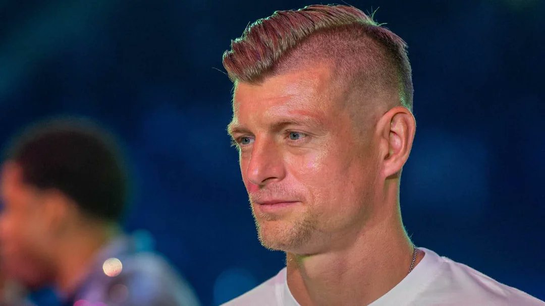 TheOffside7's tweet photo. Toni Kroos on Vinícius' attitude during games: "I often told him to stop, it felt like the whole team was affected. I tried many times to calm him down on the pitch, just to keep him focused. He would lose it at moments. I told him over & over: "Vini, you’re too good. You don’t need all of this"
