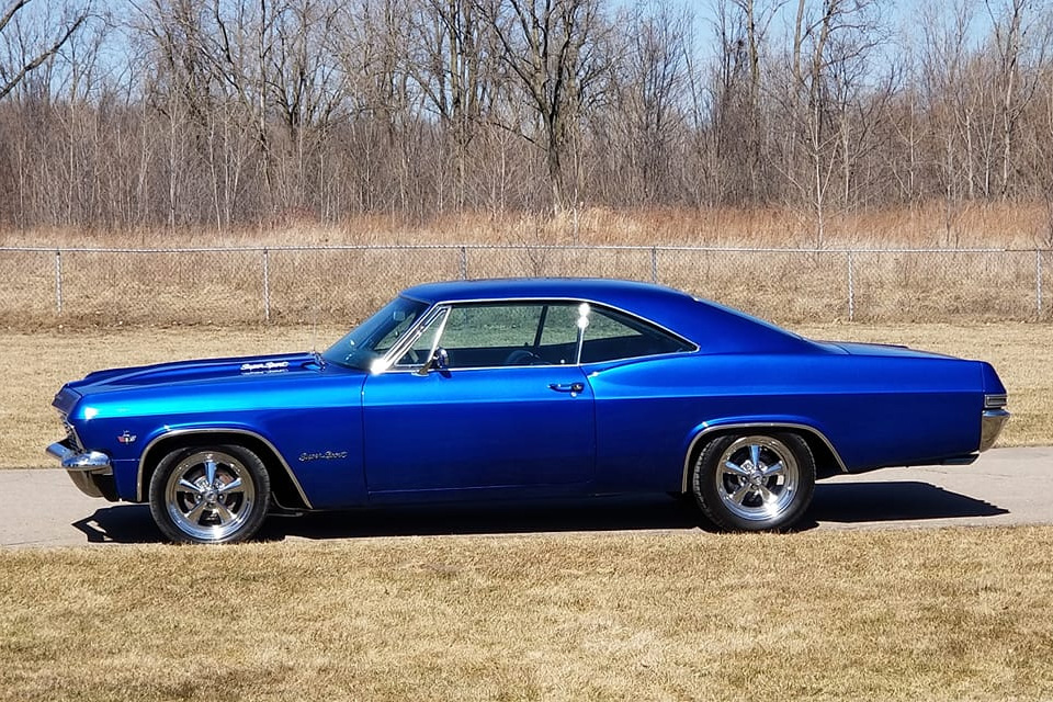 ClassicInd's tweet photo. Dan Fath sent us this photo of his '65 Impala SS. Talk about a car that looks fast standing still! That's a beautiful Impala, Dan. #Chevy #Impala #65Impala #classiccar #restoration #ClassicIndustries https://t.co/nu7Q32kPzH