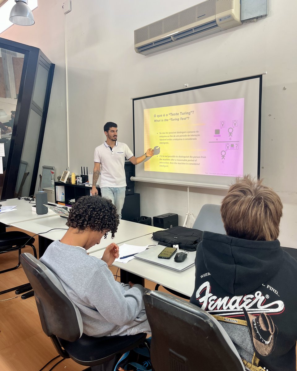 ratoadcc's tweet image. 📸
🇵🇹 A #RatoADCC realizou mais uma oficina IT Coffee dedicada a Inteligência Artificial e Algoritmos de Pesquisa na Oficina da Juventude do #Miratejo.

Esta atividade foi apoiada pelo @CMSeixal e @jfcorroios.

#SempreAAprender
. . .
🇬🇧 #Informatics workshop for #Youth