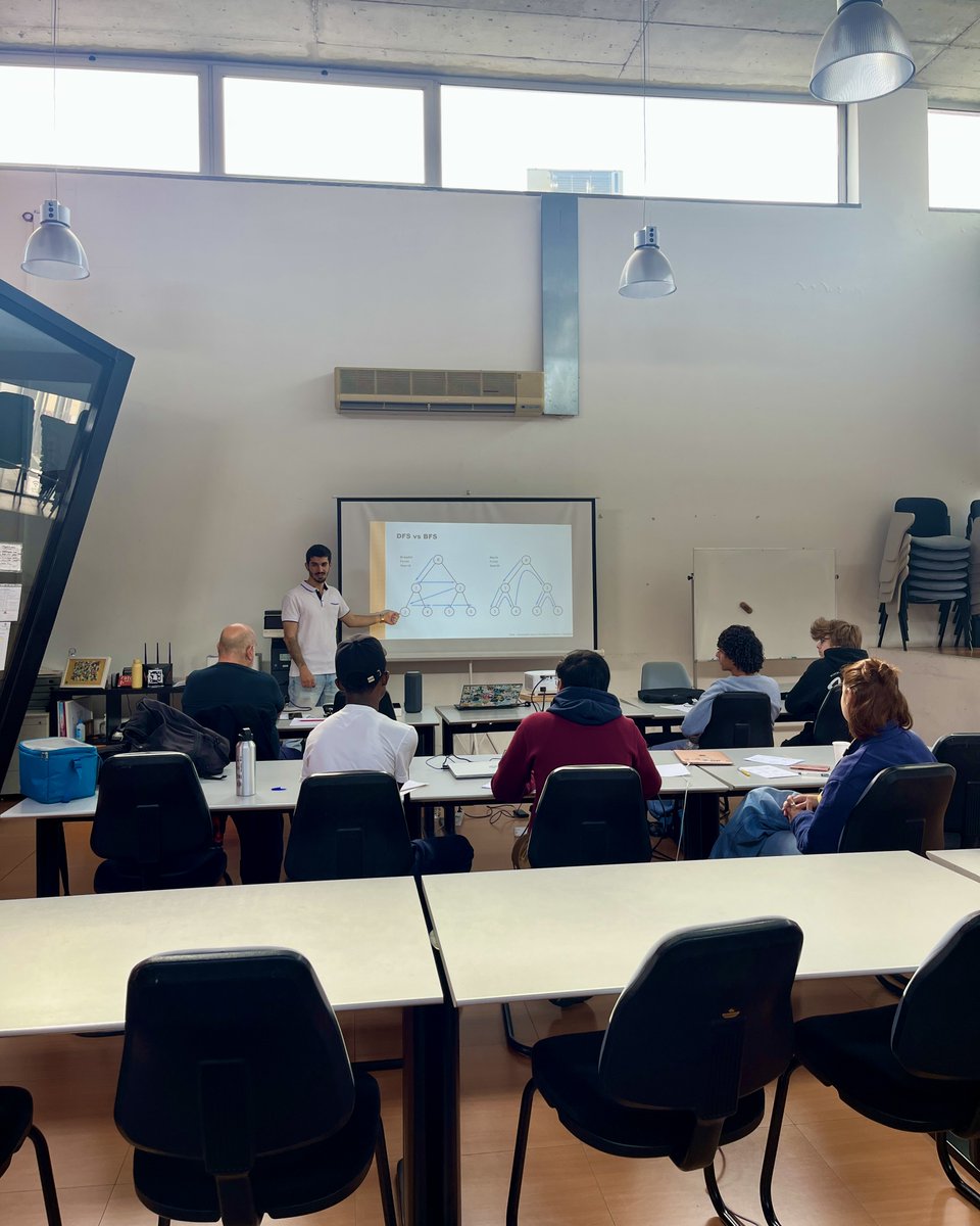 ratoadcc's tweet image. 📸
🇵🇹 A #RatoADCC realizou mais uma oficina IT Coffee dedicada a Inteligência Artificial e Algoritmos de Pesquisa na Oficina da Juventude do #Miratejo.

Esta atividade foi apoiada pelo @CMSeixal e @jfcorroios.

#SempreAAprender
. . .
🇬🇧 #Informatics workshop for #Youth