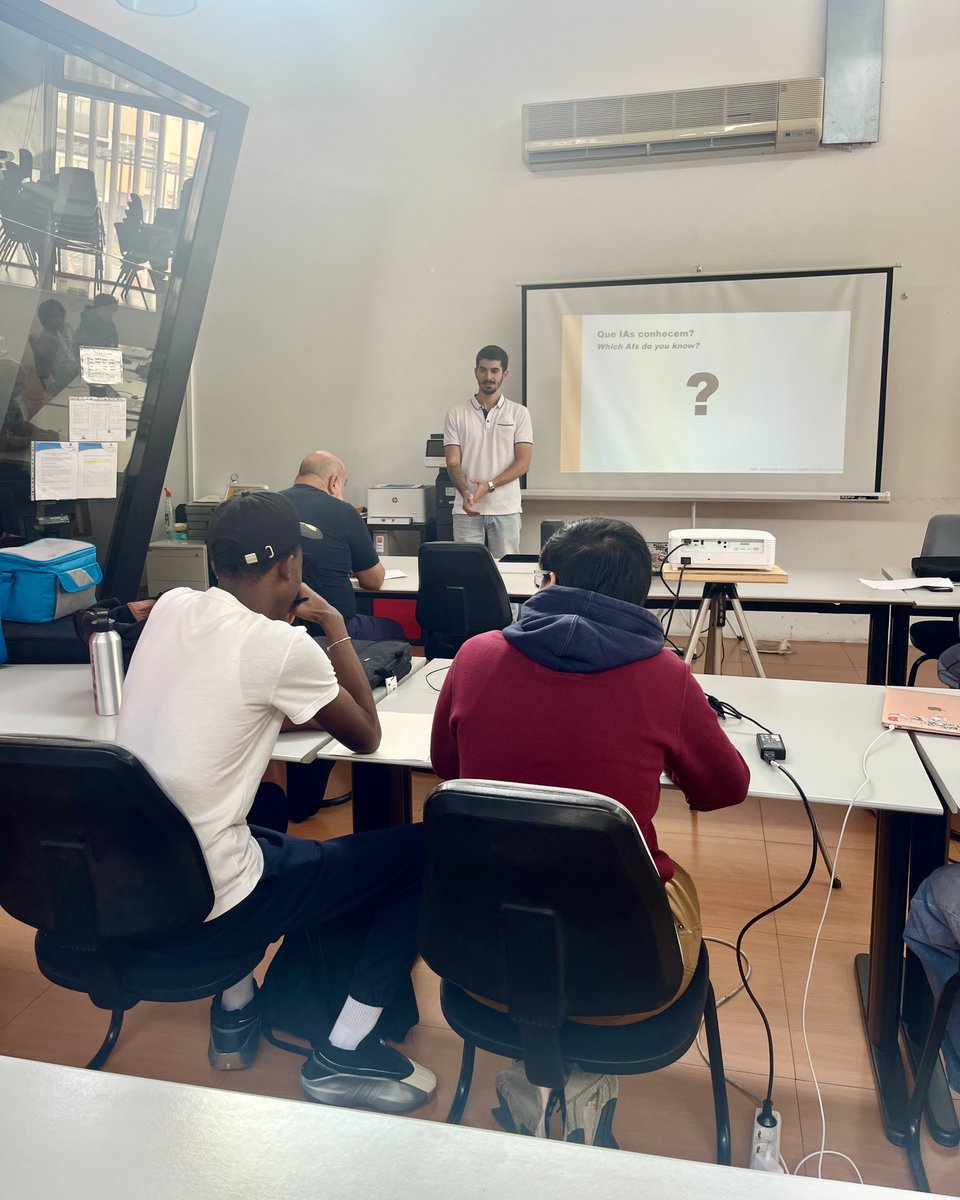ratoadcc's tweet image. 📸
🇵🇹 A #RatoADCC realizou mais uma oficina IT Coffee dedicada a Inteligência Artificial e Algoritmos de Pesquisa na Oficina da Juventude do #Miratejo.

Esta atividade foi apoiada pelo @CMSeixal e @jfcorroios.

#SempreAAprender
. . .
🇬🇧 #Informatics workshop for #Youth
