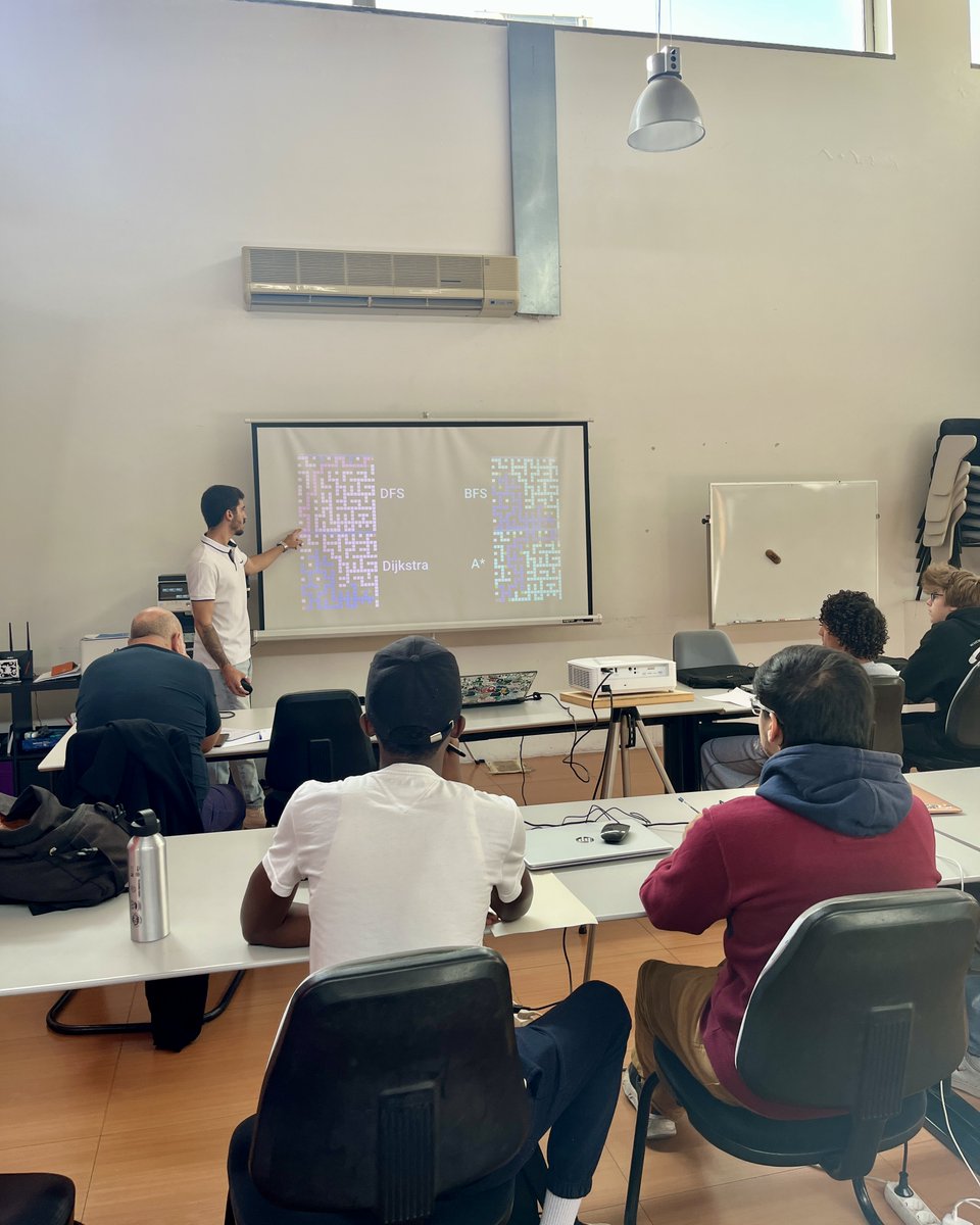 ratoadcc's tweet image. 📸
🇵🇹 A #RatoADCC realizou mais uma oficina IT Coffee dedicada a Inteligência Artificial e Algoritmos de Pesquisa na Oficina da Juventude do #Miratejo.

Esta atividade foi apoiada pelo @CMSeixal e @jfcorroios.

#SempreAAprender
. . .
🇬🇧 #Informatics workshop for #Youth