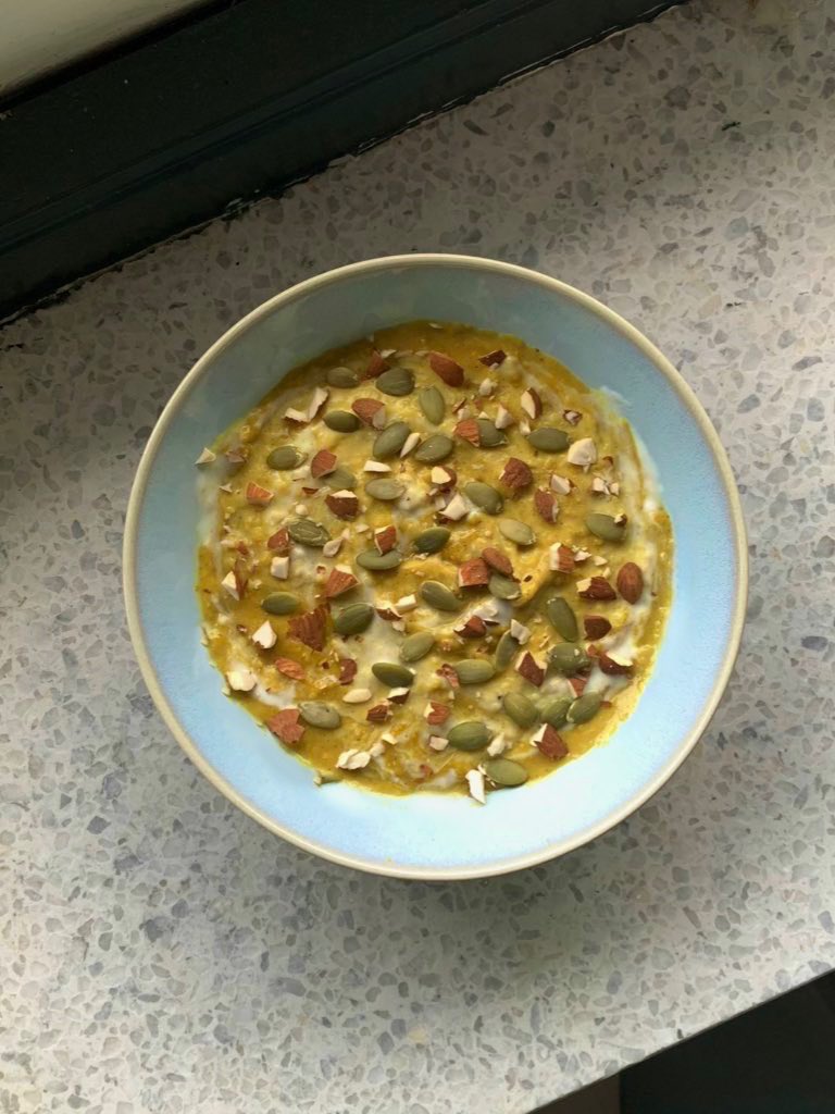 my apologies for my inactivity i was not doing well and lowkey still am not but fuck it we ball!!!!! anyways heres triple pumpkin oatmeal :)
