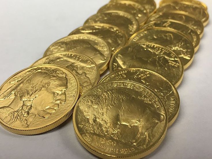 BankerWeimar's tweet image. 🚨 ALGEBRIS INVESTMENT’S DAVIDE SERRA WARNS OF A SIGNIFICANT CORRECTION IN BIG TECH / AI STOCKS; RECOMMENDS BUYING #GOLD 🚨 

 (At a forum with Michael Bloomberg and a bunch of private credit and other fund managers)