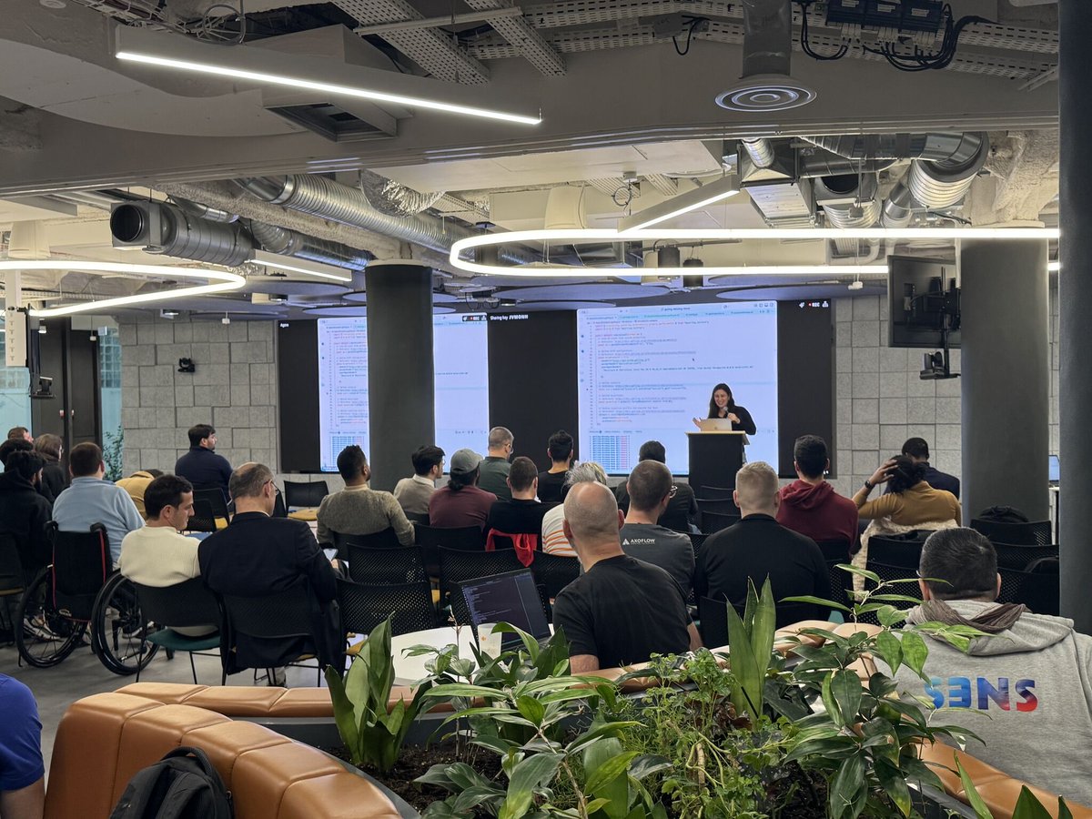 hhthacker's tweet image. walking through code in light mode today