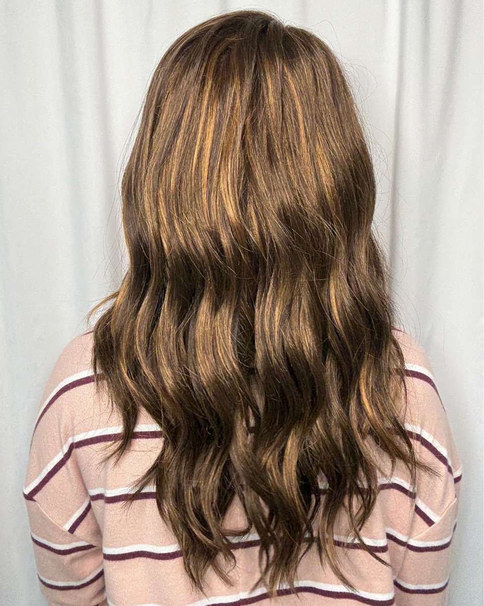 pattispearls's tweet image. She&apos;s flawless, she&apos;s beachy, and she&apos;s your new favorite 💁‍♀️😜 Meet Olivia by @jonrenau in Caramel Ribbon 6F27 🤎😍

Shop it here: wigsbypattispearls.com/products/olivi…

#wigsbypattispearls #thinhairsolutions #tryon #alternativehair #hairlosssolutions #hairconfidence #jonrenau
