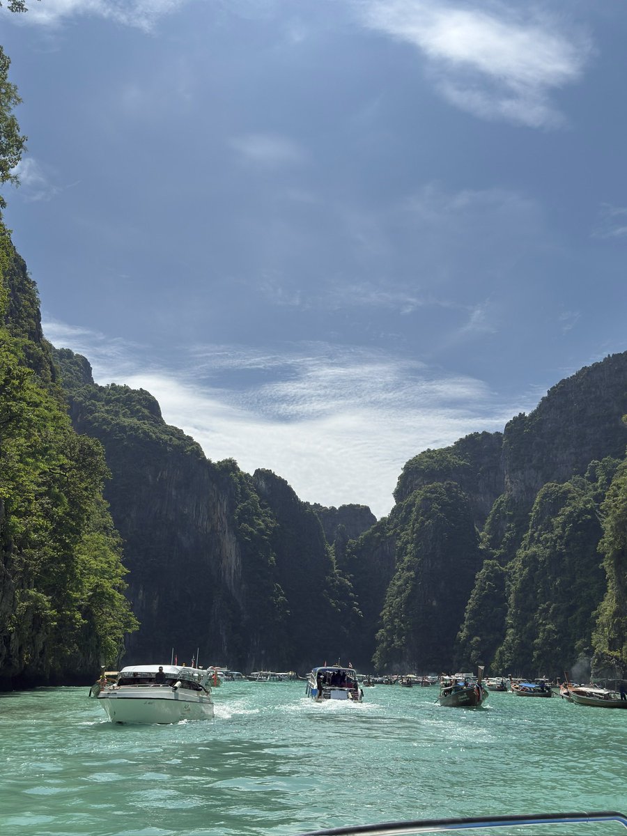 Haqq_se_Single's tweet photo. Thailand you beauty ♥️🇹🇭
#mayabay #phuket #thailand #island #patong #krabi #phiphiisland https://t.co/BztEV7aUZY