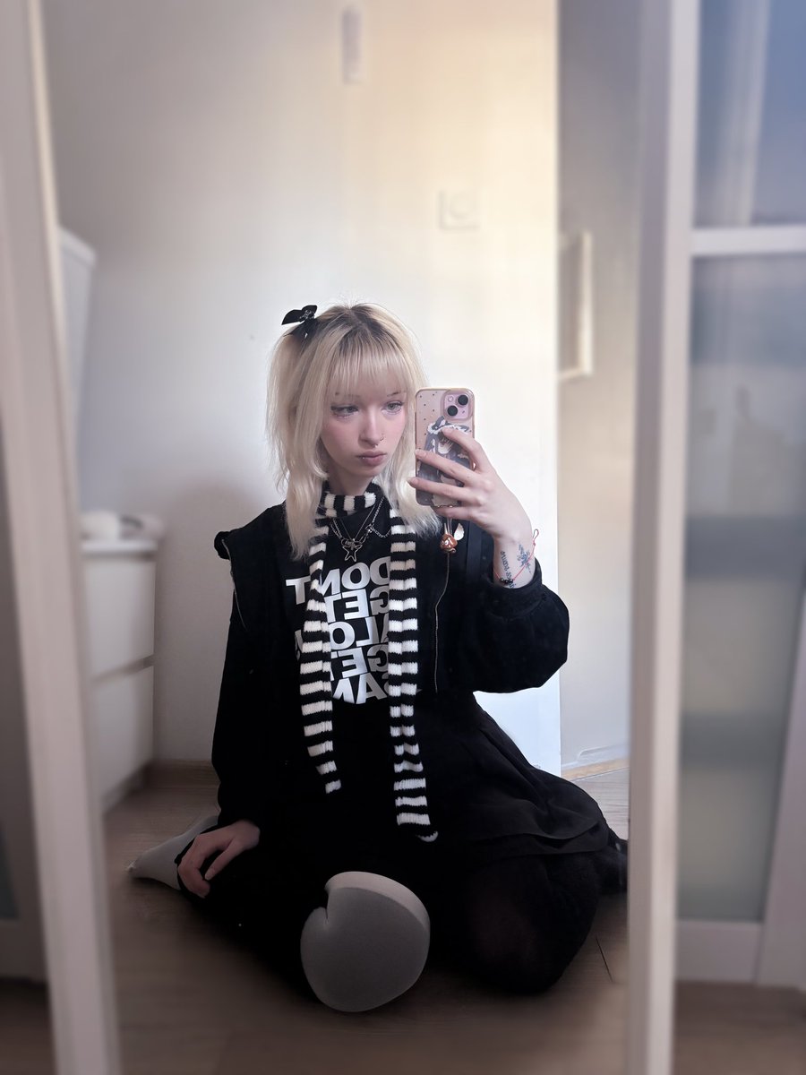 nyanciia's tweet image. can we listen to fnaf music together??! #jiraikei :3