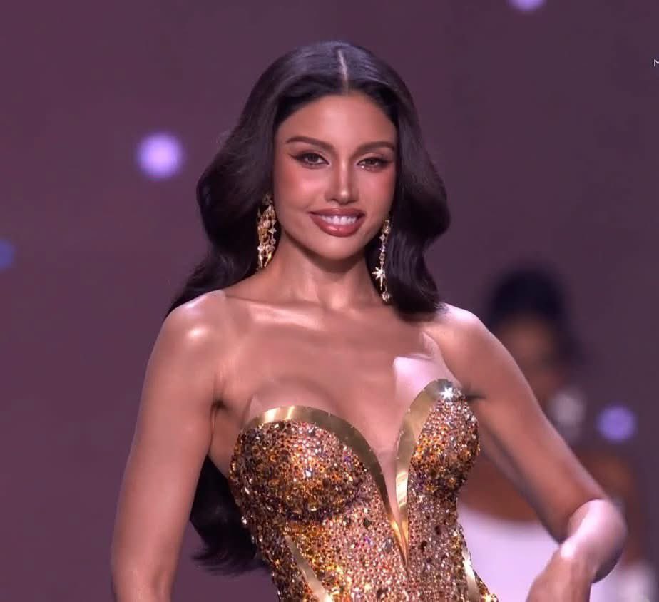 mwt_fans's tweet photo. พูดมาตลอดว่าชีคือคนที่ใส่เกาะอกสวย
#MissUniverse2025
#The74thMissUniverse https://t.co/FDzIiO9hkg