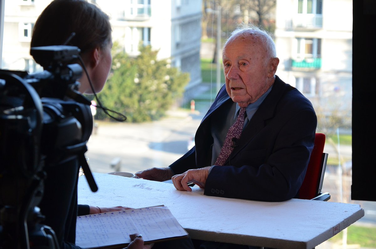 HistThink tweet media