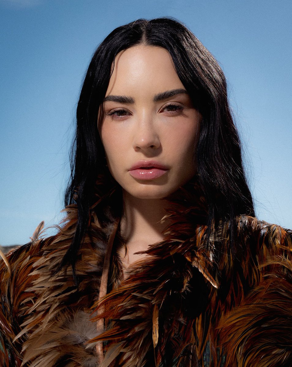 demilovatobr's tweet image. “Todos os álbuns que escrevi cumpriram seu propósito. Alguns álbuns foram mais emocionais do que outros. Holy Fvck foi provavelmente, ouso dizer, o mais curativo e cumpriu seu propósito”. 

💬 Demi Lovato para a Who What Wear.