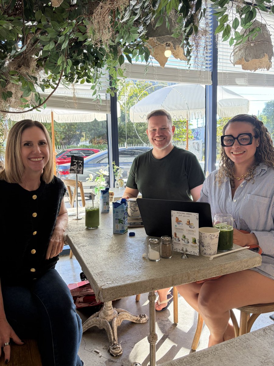 EmiliHorncastle's tweet image. 💚I spent 24 hours in Miami, and let me tell you, we had time just for priorities!

💚That meant meeting @DebMecca, to wrap the year on a high note. The @ShopifyDevs community is made of the most powerful people making and creating impact. 

🌴Next stop Necker Island to catch up…