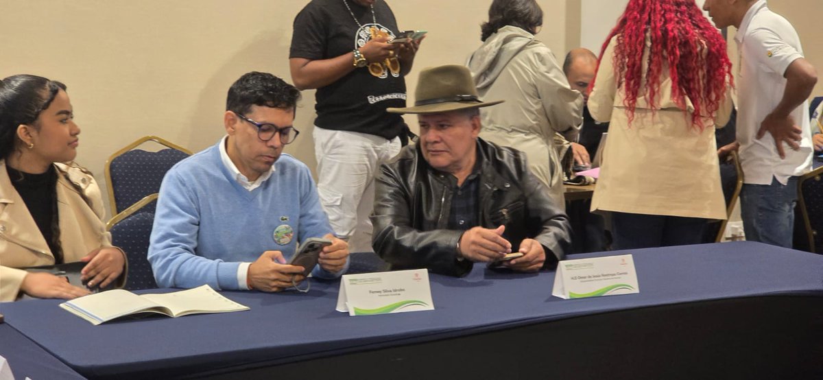 🧵 Hilo | Acción Comunal y Ley 2166: Deber, respeto y deuda histórica:
Este espacio existe porque así lo ordena el art. 40 de la Ley 2166 de 2021 : la interlocución entre la Acción Comunal y la <a href="/ComisionVIICol/">Comisión Séptima Senado de la República🇨🇴</a>  es una obligación indelegable.
#AccionPopular #AccionComunal