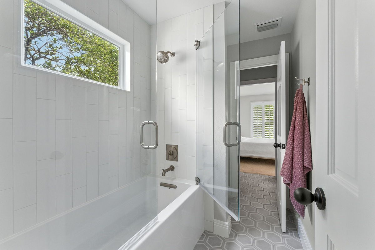 detailscgorl's tweet photo. Modern Design Alert! 🛁 Just finished this Jack and Jill bathroom remodel. Love the clean look of the vertical white tile and those sleek swinging glass shower doors. A custom look that adds massive value.

Ready for your home update? 👇

Vist our website to schedule your consult https://t.co/vEk8yB06U8