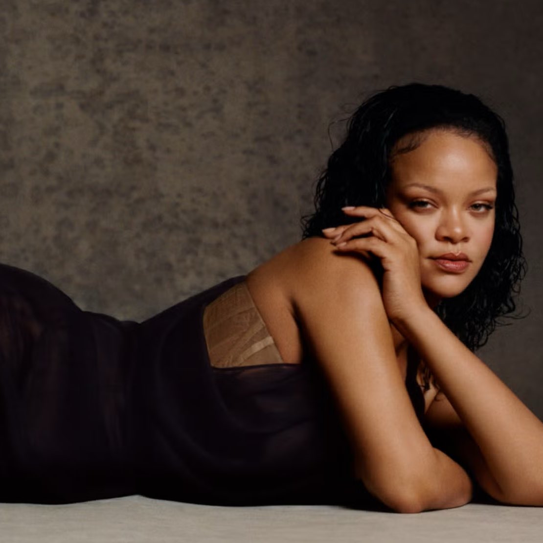 PopBase's tweet image. Rihanna is currently the artist with the most songs charting inside the Global Spotify chart:

#108. Where Have You Been — 1.44M
#117. Breakin&apos; Dishes — 1.41M
#150. We Found Love — 1.30M
#155. Only Girl (In The World) — 1.28M
#176. Love On The Brain — 1.252M
#177. Love The Way…