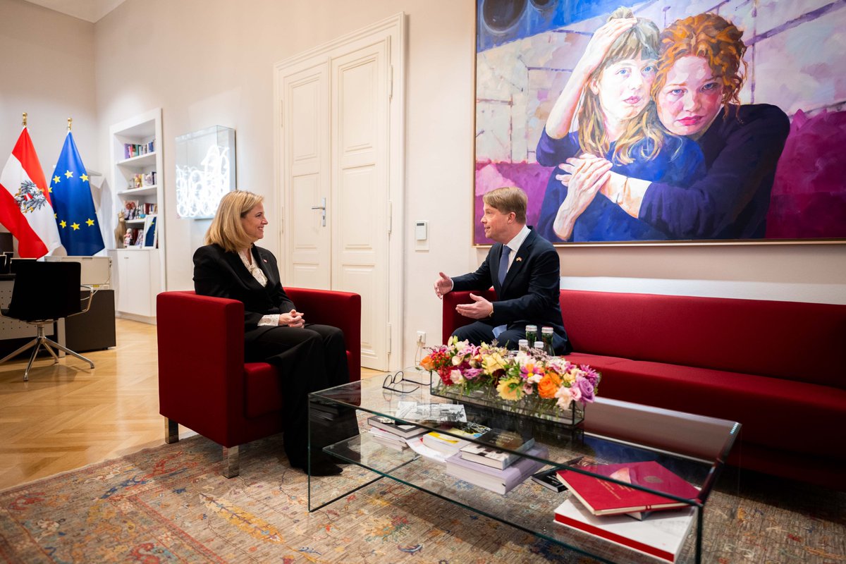 Welcome to Vienna, Ambassador Fisher! 🇦🇹 We had a warm and constructive first conversation today and I’m wishing you a great start as U.S. Ambassador to Austria. I am sure you‘ll enjoy our wonderful city of Vienna. 🇦🇹🤝🇺🇸 <a href="/usembvienna/">U.S. Embassy Vienna</a> 

©️ 📸: M. Gruber / BMEIA