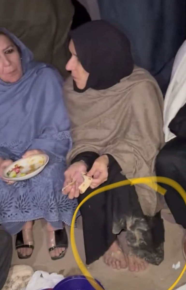 marhampti's tweet image. کیا قصور ہے ان بہنوں کا جو حقیقی ازادی کے لیے کھڑی ہیں اپنے بھائی کے لیے کھڑی ہیں کچھ شرم کرو اور اپنا ظلم بند کرو 
@TeamYoungstr
#خان_کی_قید_تنہائی_ختم_کرو