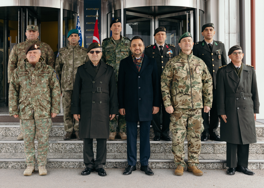 Today, 19 November 2025, COM EUFOR Major General Florin Barbu had the honor of welcoming General Metin Tokel, Commander of the Turkish Land Forces, and H.E. Emin Aksekí, Ambassador of Türkiye to Bosnia and Herzegovina, at Camp Butmir.
ℹ️tinyurl.com/2aa582fb