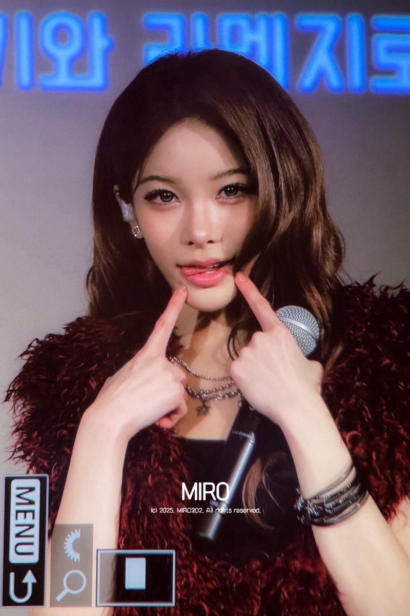 MIRO2O2's tweet image. 251119 오늘도 앙큼상큼해 🫵🏻✨
#영파씨 #YOUNGPOSSE #지아나 #JIANA