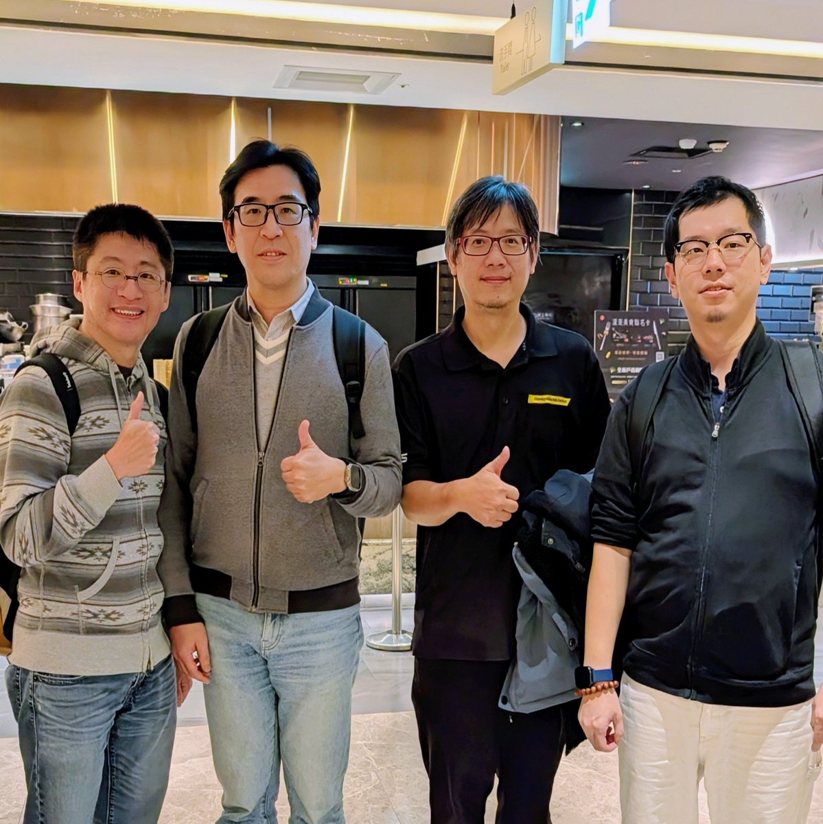 一年會有一次的團隊聚會台中市
　
每年到了歲末年終，就像是某種約定一樣，我自己還是會想要跟團隊一起吃頓飯，大家就像是生活中的朋友一樣，沒有任何顧忌般的吃飯聊天，然後一起在新的一年繼續共事，2025年辛苦了